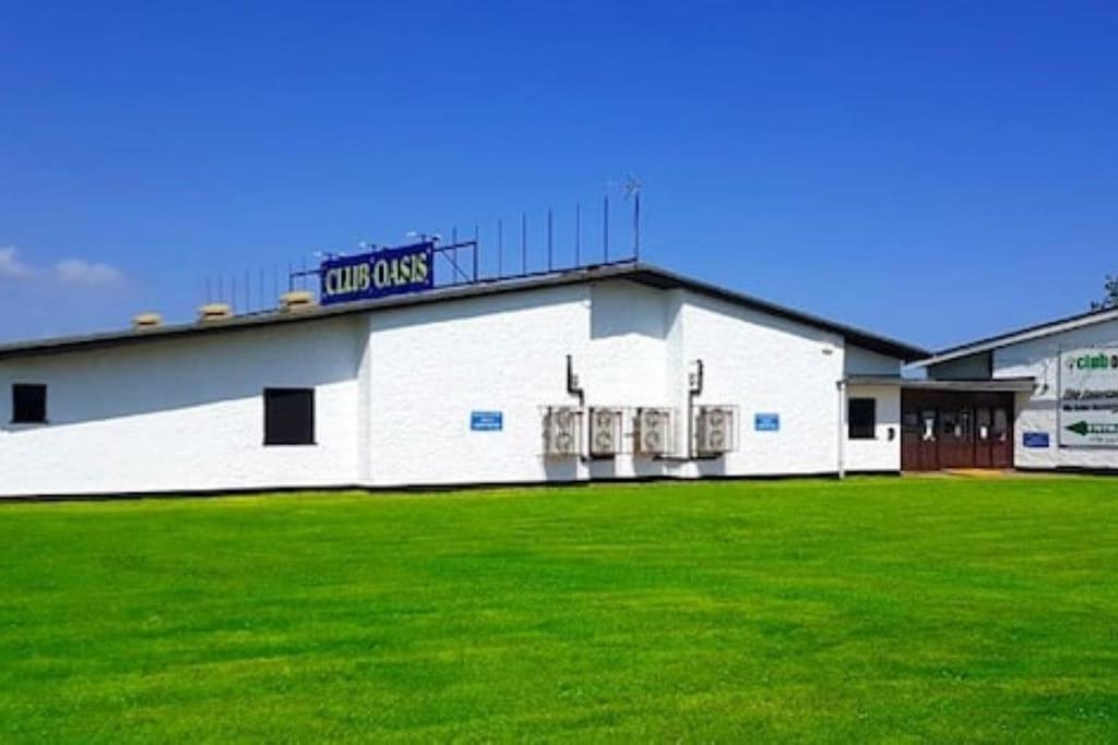 Beautifully Appointed 2 Storey Chalet With Access To Outdoor Swimming Pool - 5 Minute Stroll To Miles Of Sandy Beach - Near To The Norfolk Broads & Great Yarmouth Scratby Dış mekan fotoğraf