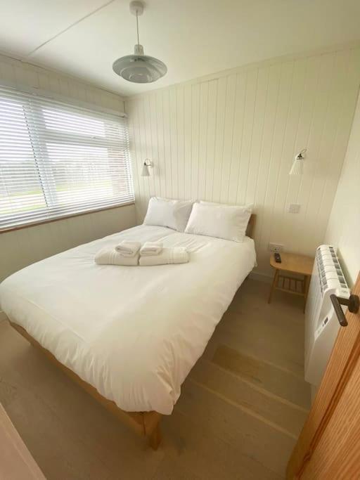 Beautifully Appointed 2 Storey Chalet With Access To Outdoor Swimming Pool - 5 Minute Stroll To Miles Of Sandy Beach - Near To The Norfolk Broads & Great Yarmouth Scratby Dış mekan fotoğraf